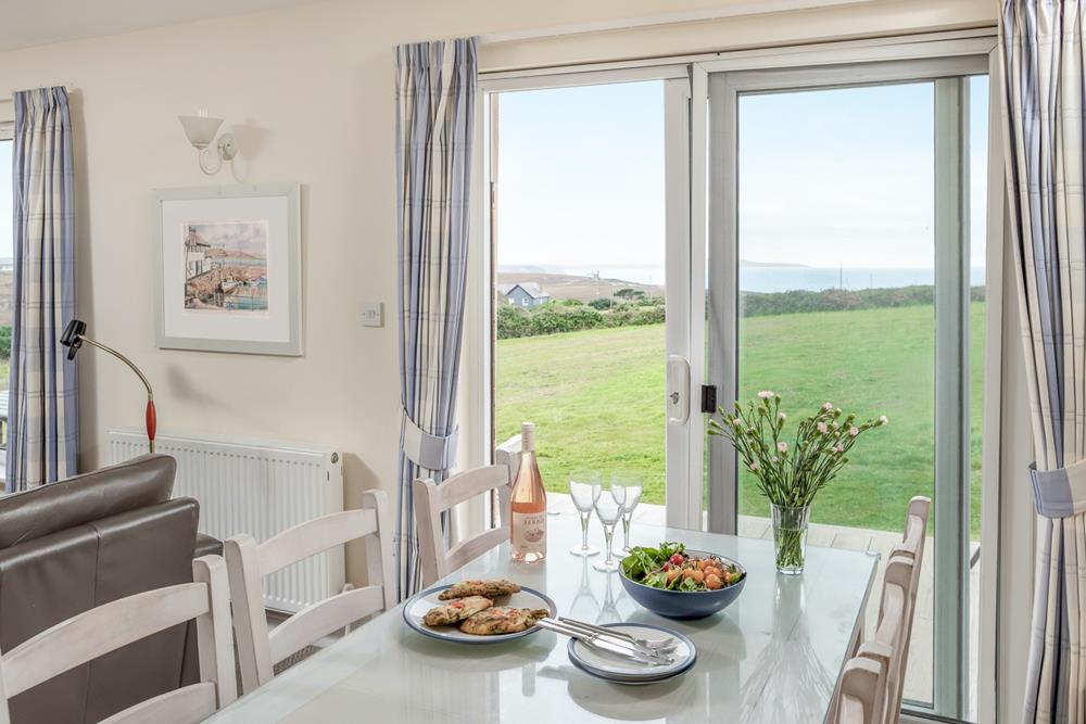 Enjoy breakfast, lunch and dinner with a view!