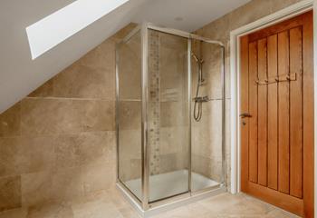 Step into the en suite and start your day with a rejuvenating shower.