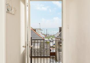 The view from the front door, perfect for wave riders wanting to check the surf!