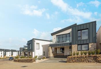 Overlooking the village of Perranporth, with Cornish stonework and spaces that make the most of the views.