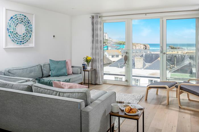 3 Waves, Sleeps 10 in Perranporth