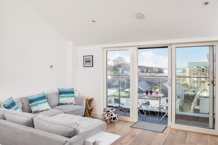 5 Waves, Sleeps 8 in Perranporth