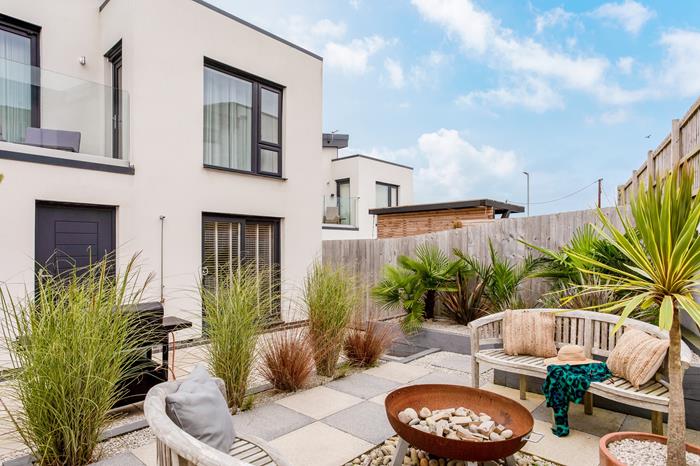 Driftwood, Perranporth, Sleeps 8 in Perranporth