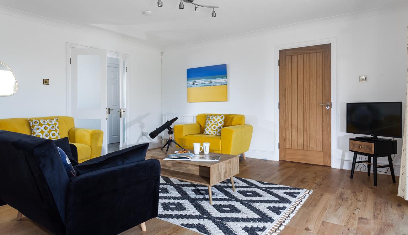 Yellows and blues reflect the close proximity to the beach.