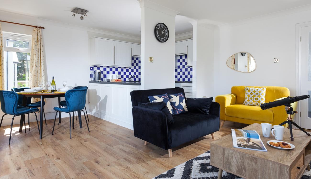 The open plan living space is modern and light to spend time together as a family.