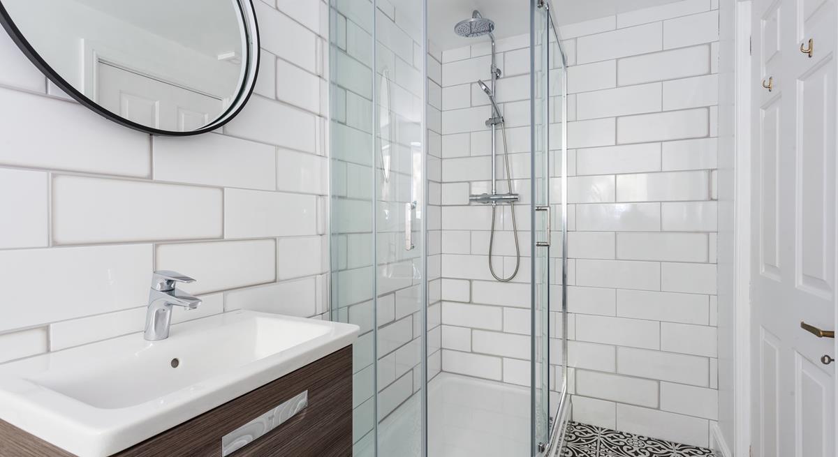 Wash off your sandy toes in the modern bathroom.