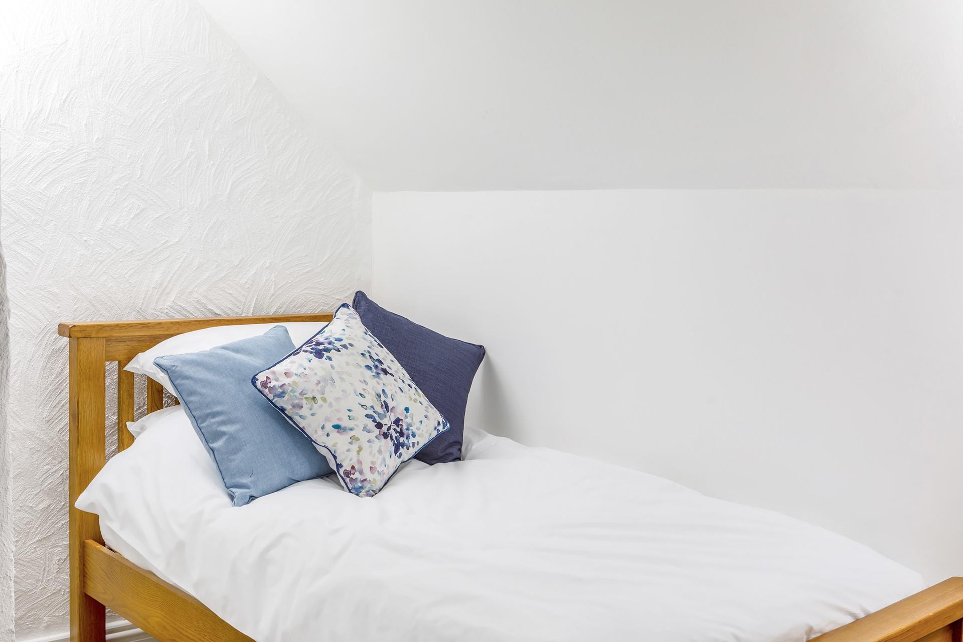 Calming blue tones reflect the close proximity to the sea.