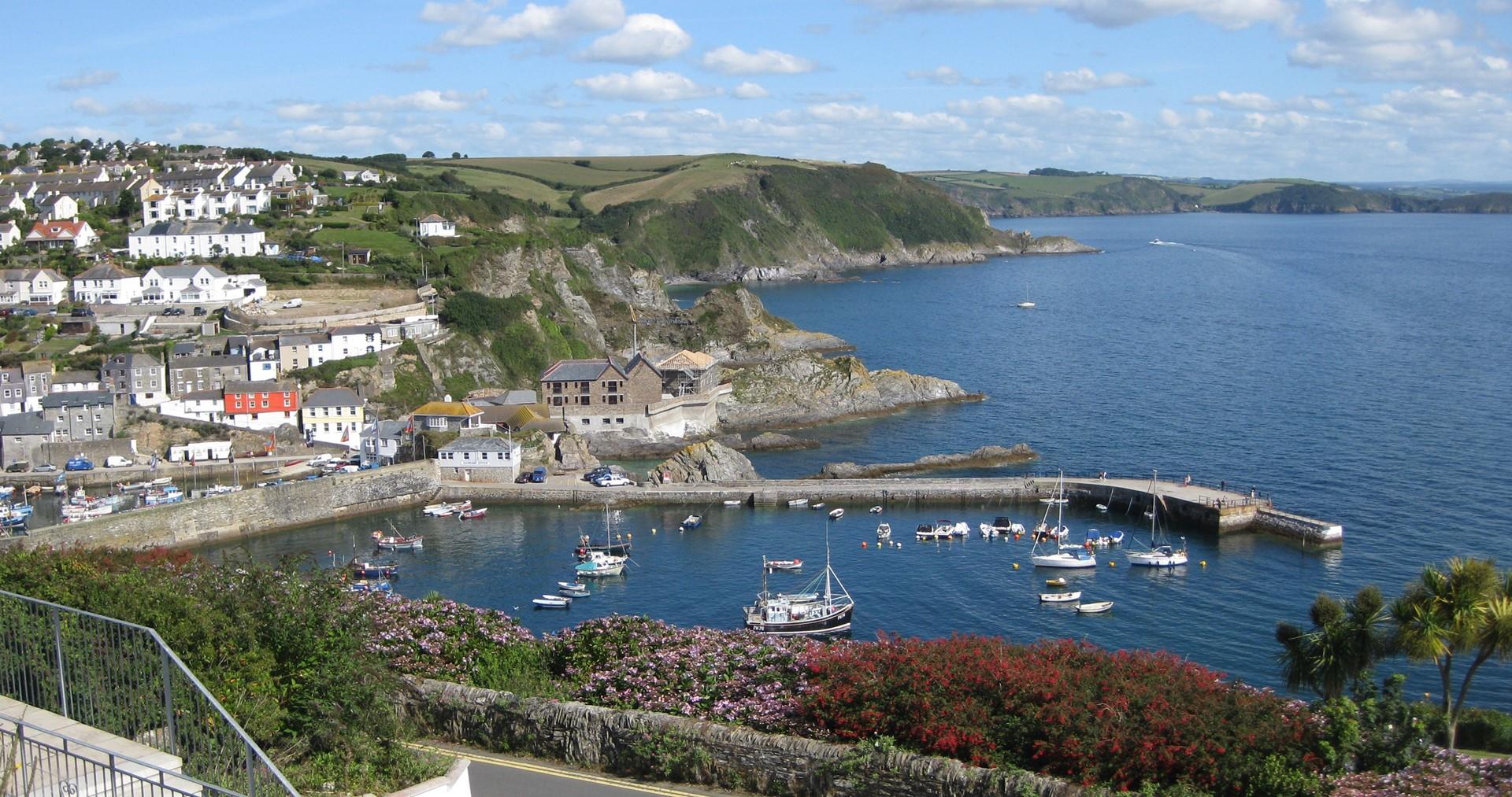 Watch the boats bobbing in the harbour as you sip a cold drink on the balcony.