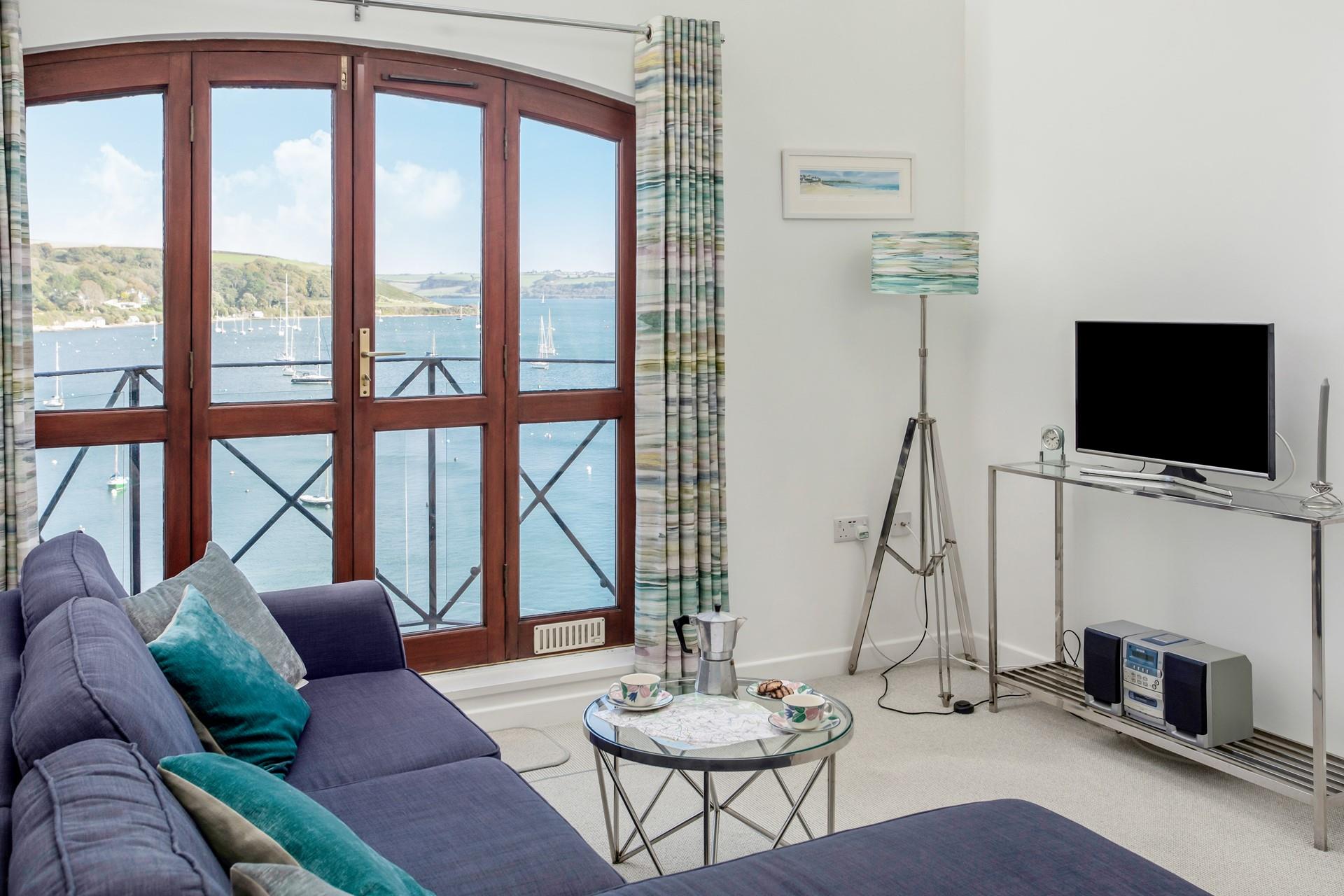 Blue and green decor reflects the close proximity to the ocean.