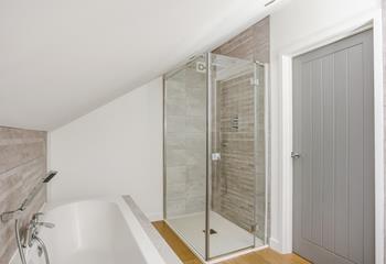 Wash off sandy toes in the luxurious rainfall shower.