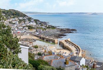 Overlooking the beautiful quaint harbour of Mousehole, Love Lane Cottage provides the perfect tranquil breakaway.