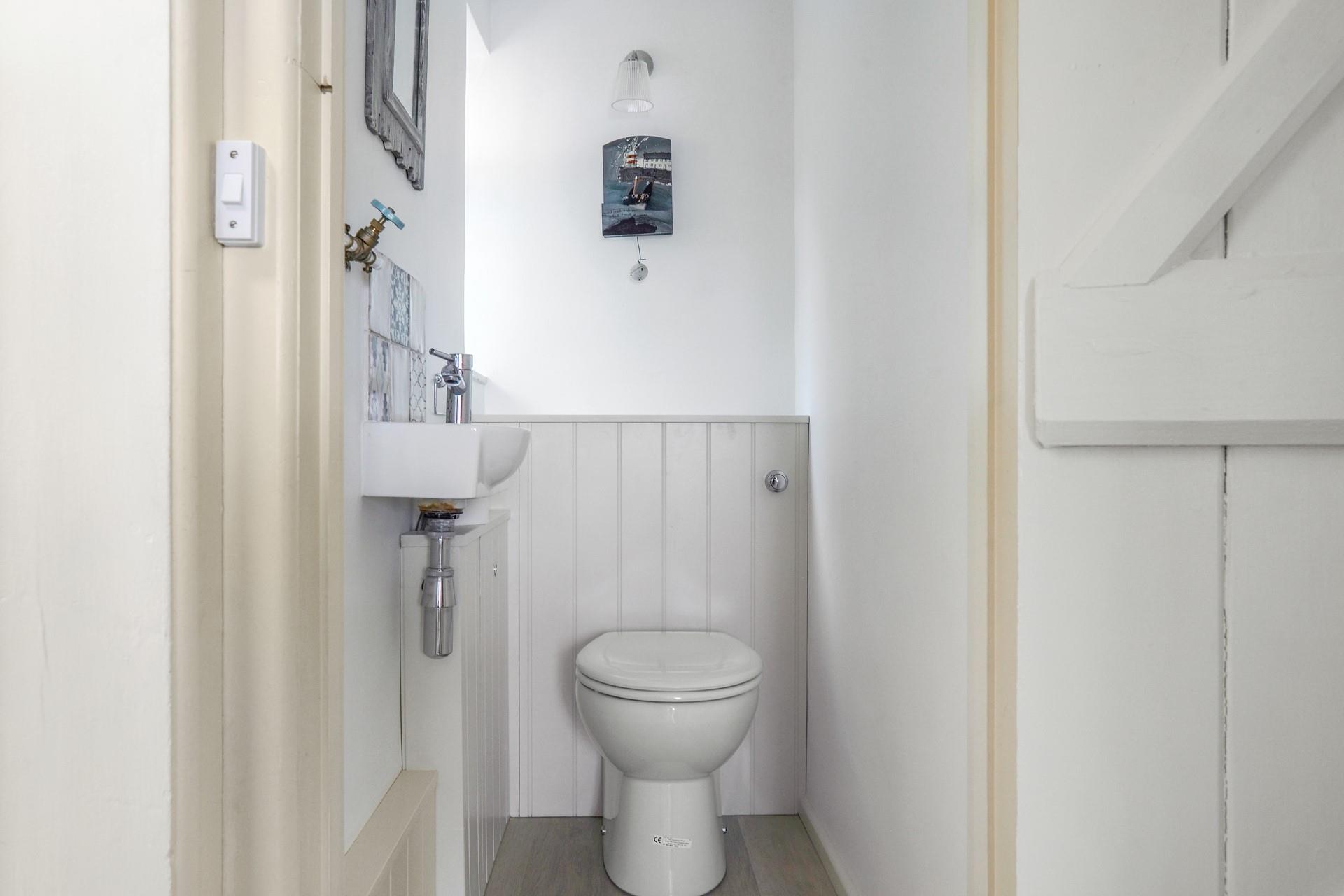 The cloakroom has a basin and WC.