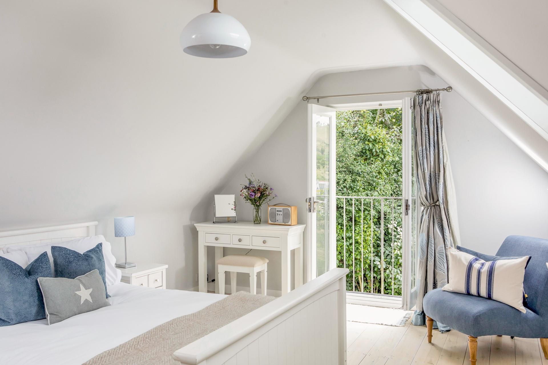 Relax on the soft sheets of the sumptuous king size bed and drift off to sleep.