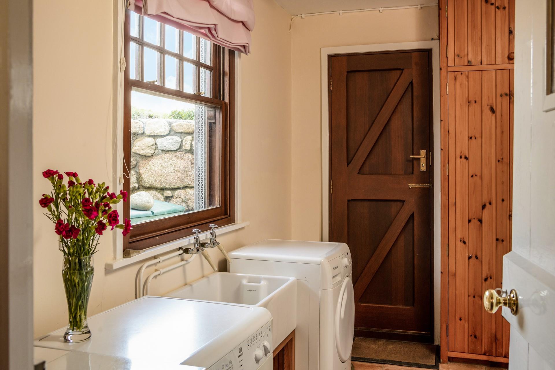 Rinse sea-kissed skin and sandy toes in the deep Butler sink.