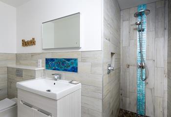Wash off sandy toes in the luxurious walk-in rainfall shower.