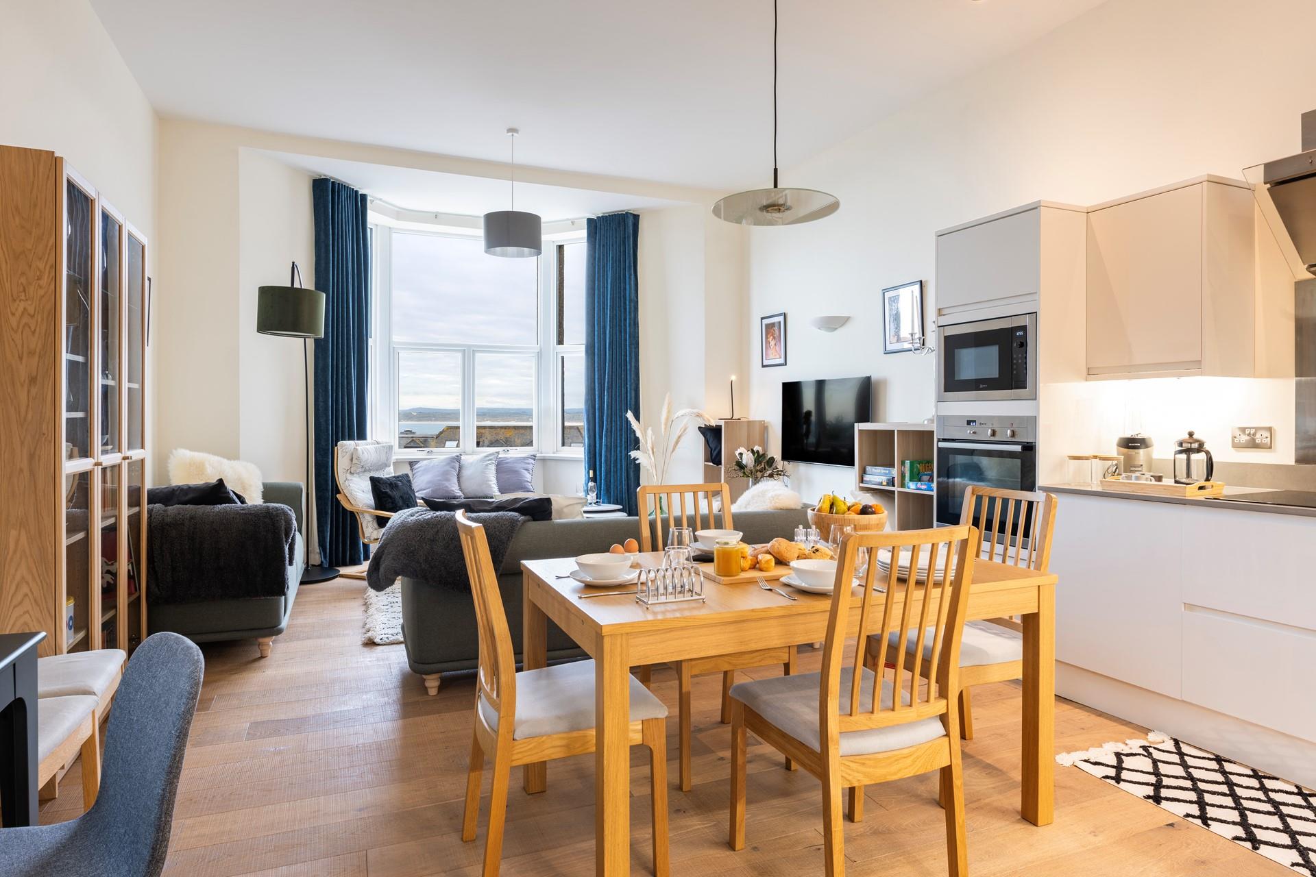 The kitchen is perfectly equipped to cook tasty meals.