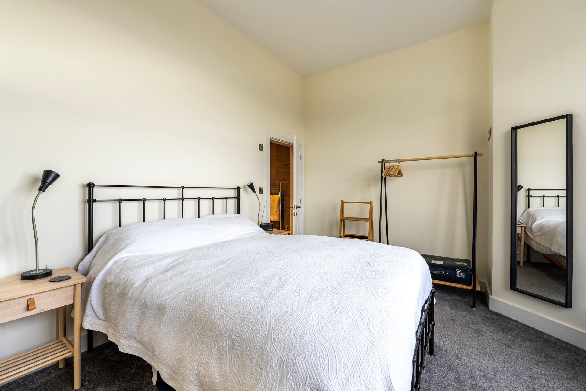 Tuck into the king size bed and drift into a dreamy night's slumber.