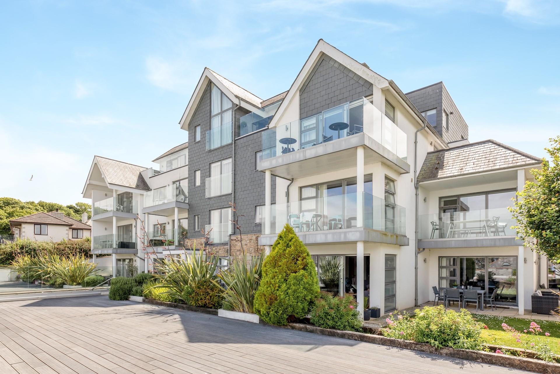 The Salt Apartments have allocated car parking.