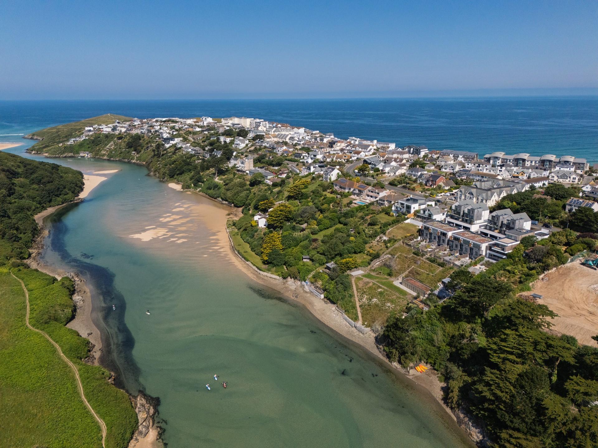 Find yourself in an enviable spot, with Crantock on one side and Fistral beach on the other.
