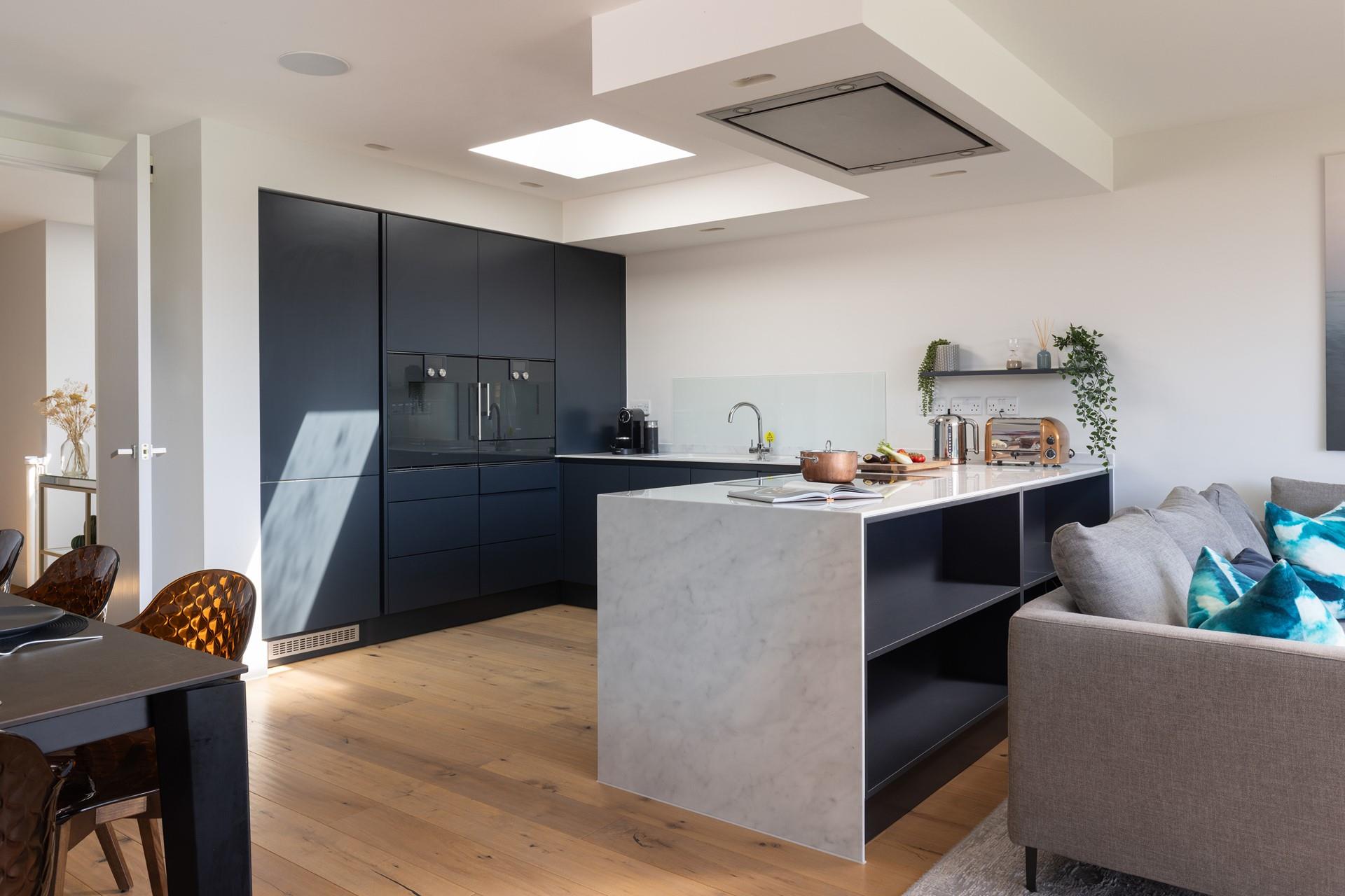 The high end kitchen is fitted with all the mod cons you need!