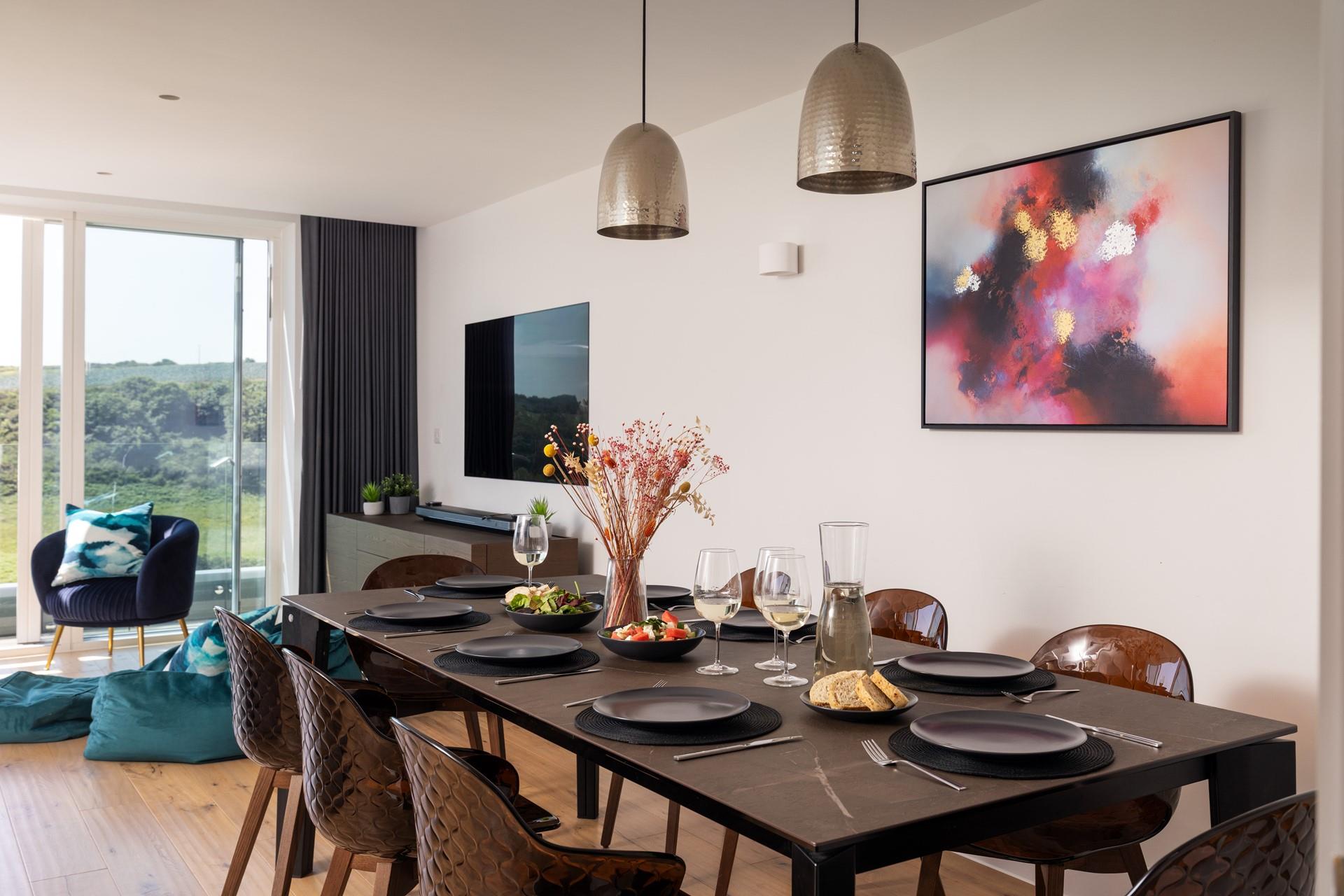 With space for up to eight people to dine together, 8 Woodlands is a great choice for extended family holidays. 