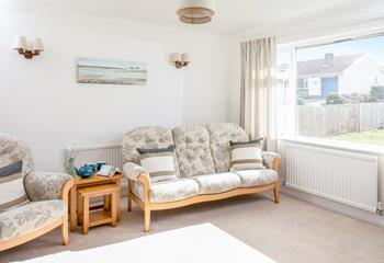 Relax and unwind in the comfortable sitting room enjoying the commanding views out to sea.