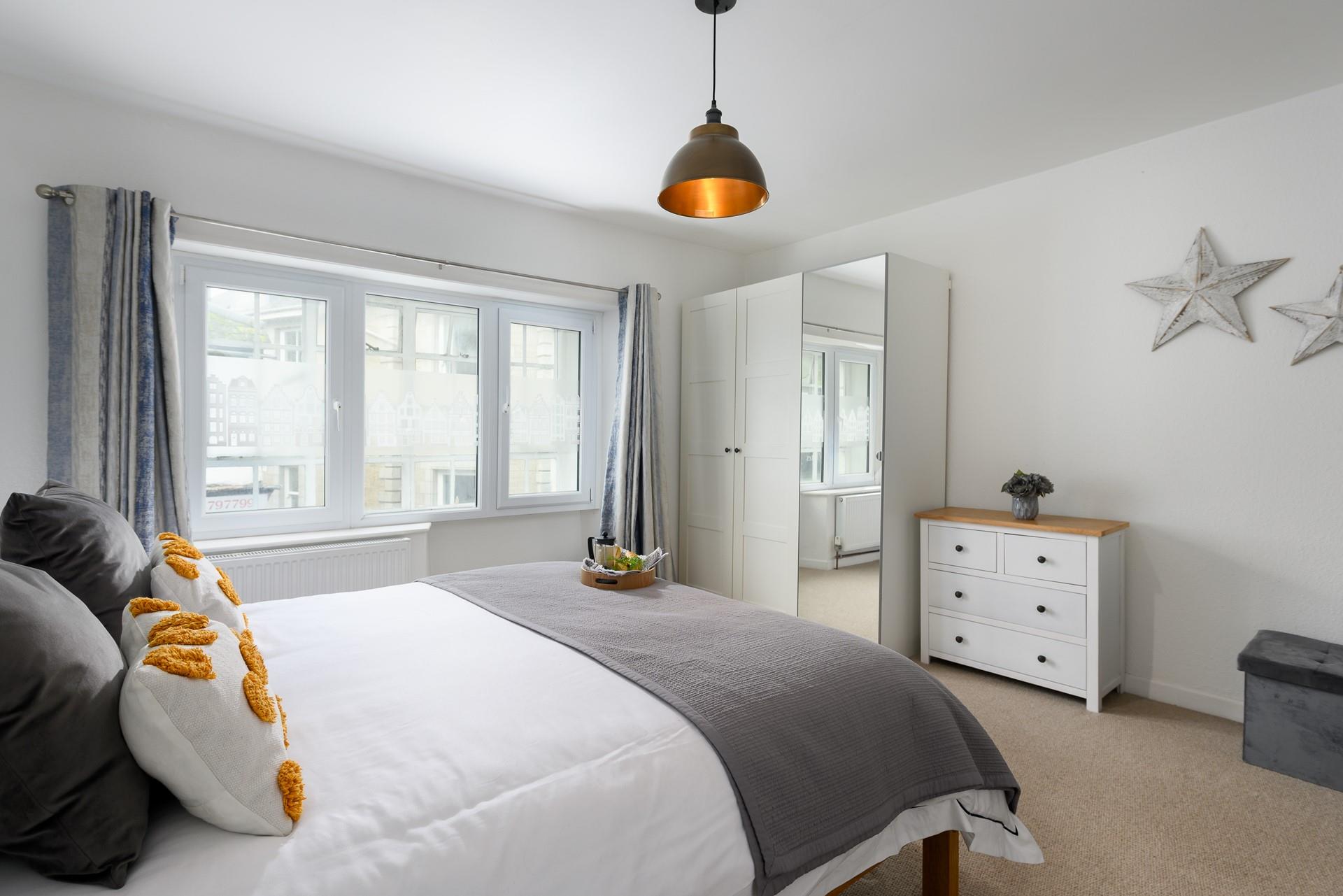 Sink into the soft sheets of the king size bed and drift off for a relaxing night's slumber.