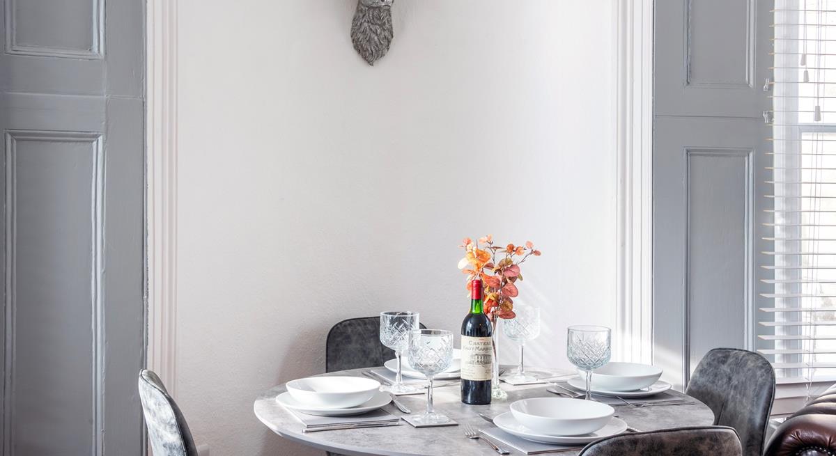 The dining table is a stylish place to spend quality time at meal times.