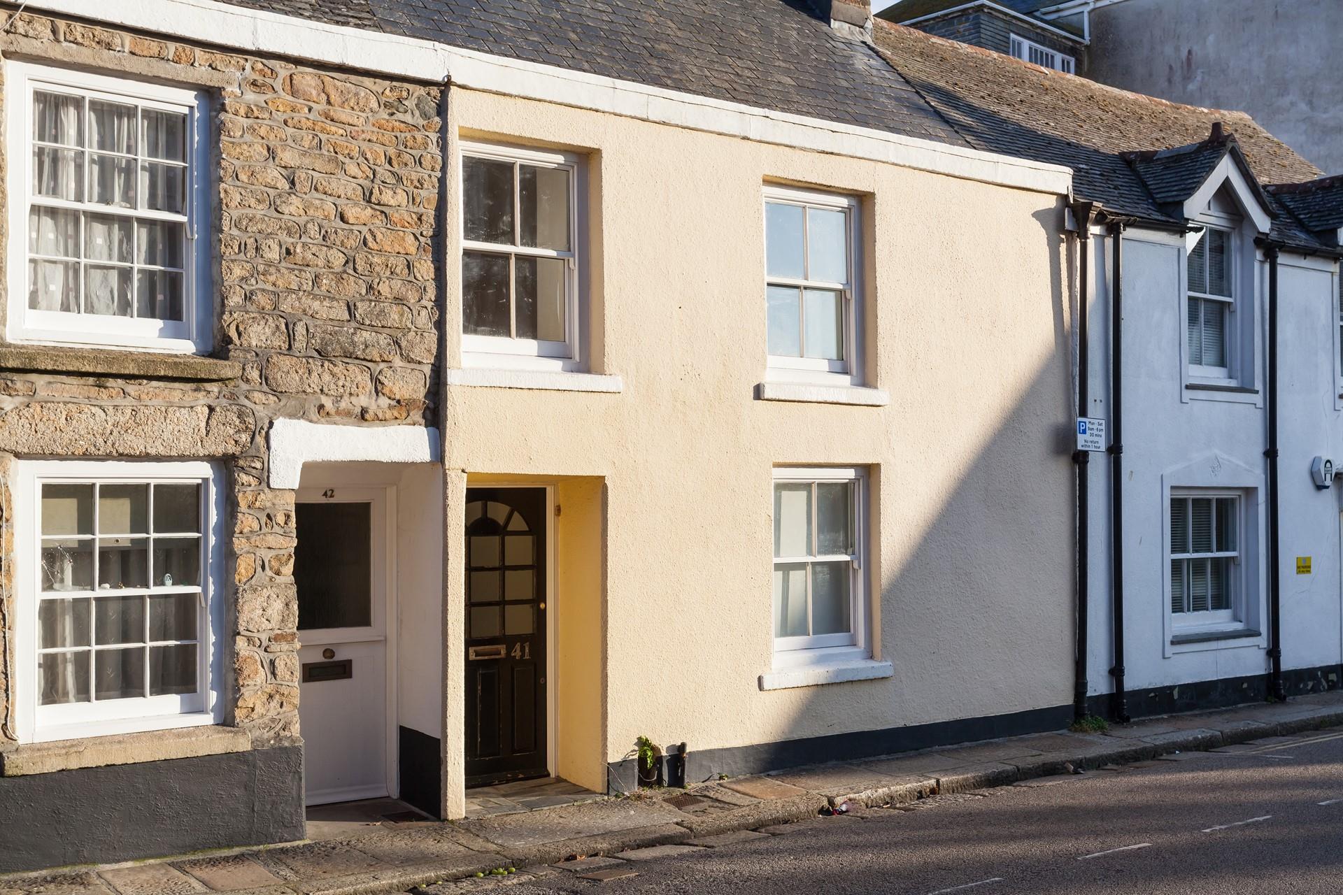 Wander into town to have a look around the shops and cafes in town.