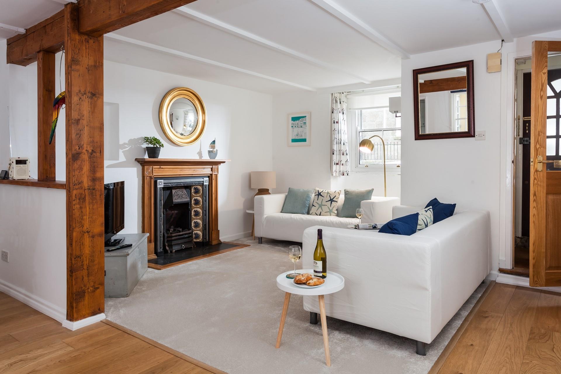 Pour a glass of wine and tuck into some nibbles in the evening.