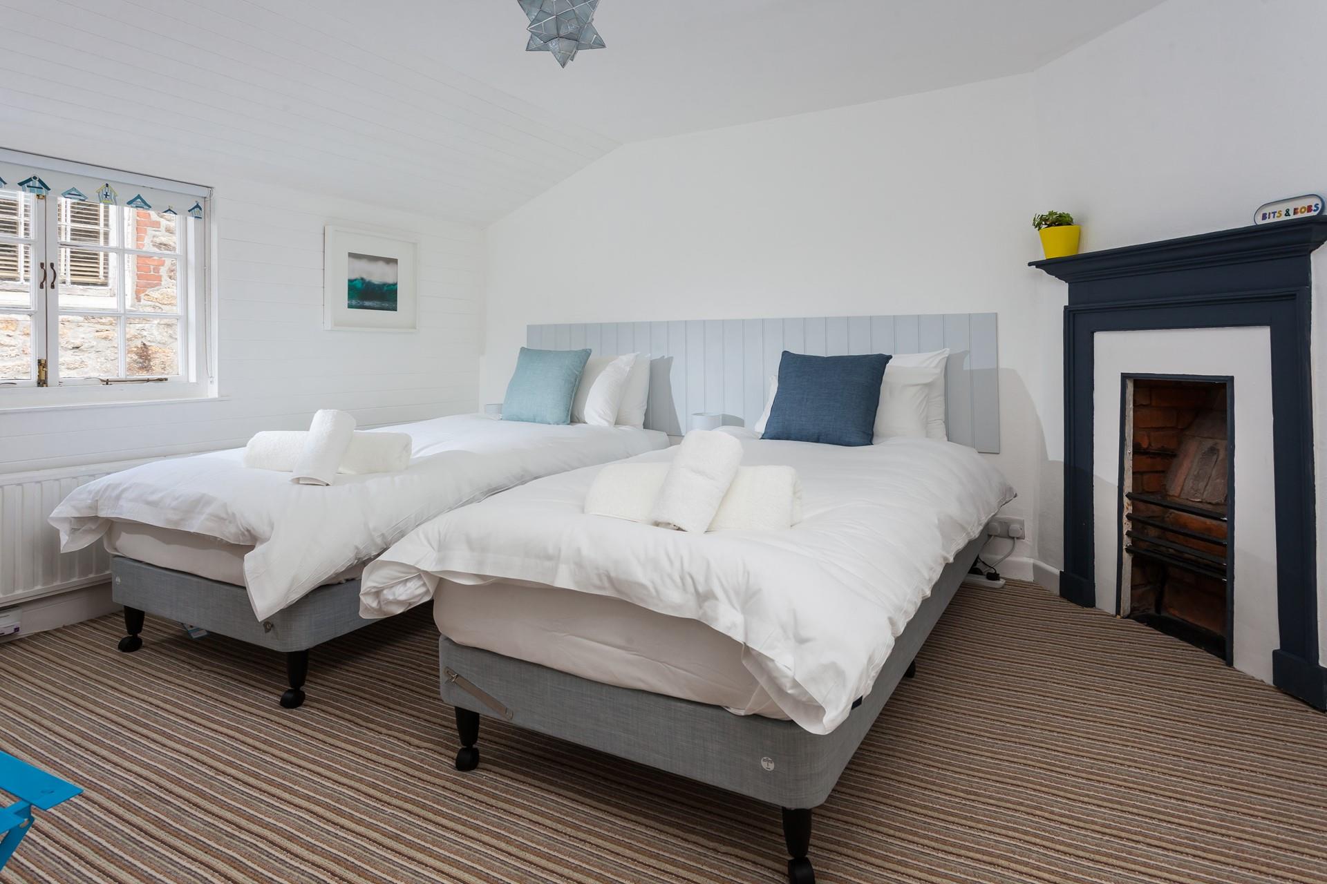 Zip and link beds in the bedroom allow for flexible sleeping arrangements.