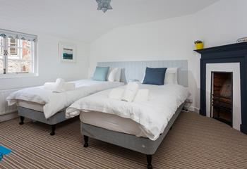 Zip and link beds in the bedroom allow for flexible sleeping arrangements.