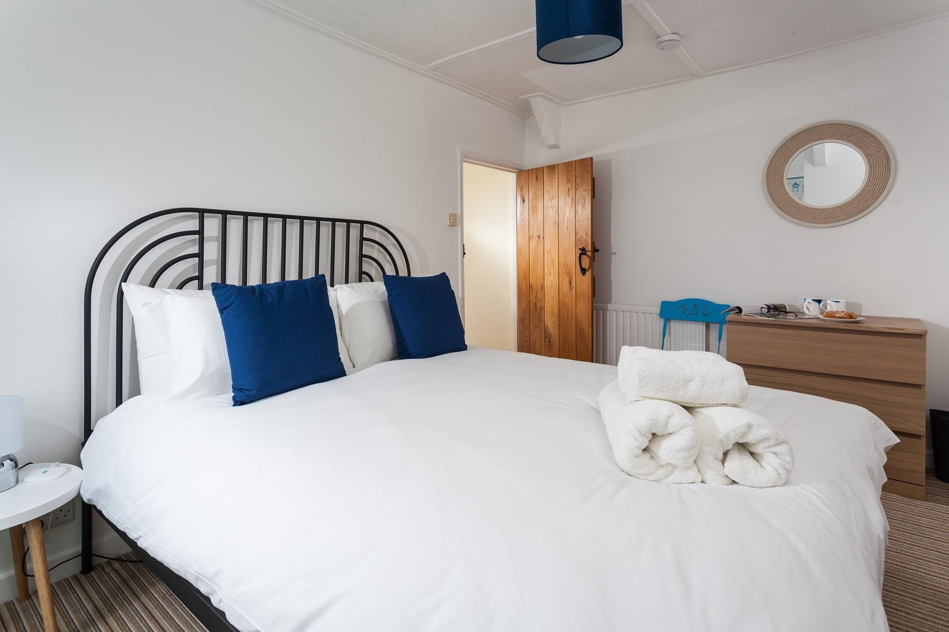 Cosy into the king size bed and drift into a relaxing night's slumber.