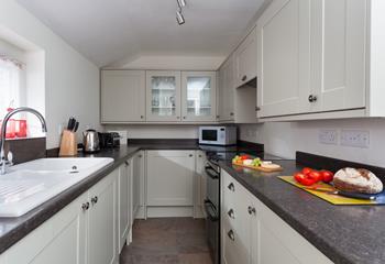 The well-equipped kitchen allows you to cook delicious meals or head out to sample the local restaurants.