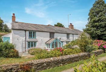 Arrive at this cosy cottage for a peaceful break in the countryside.