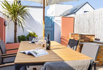 With terracotta walls and the sun shining, the terrace has a Mediterranean feel. 
