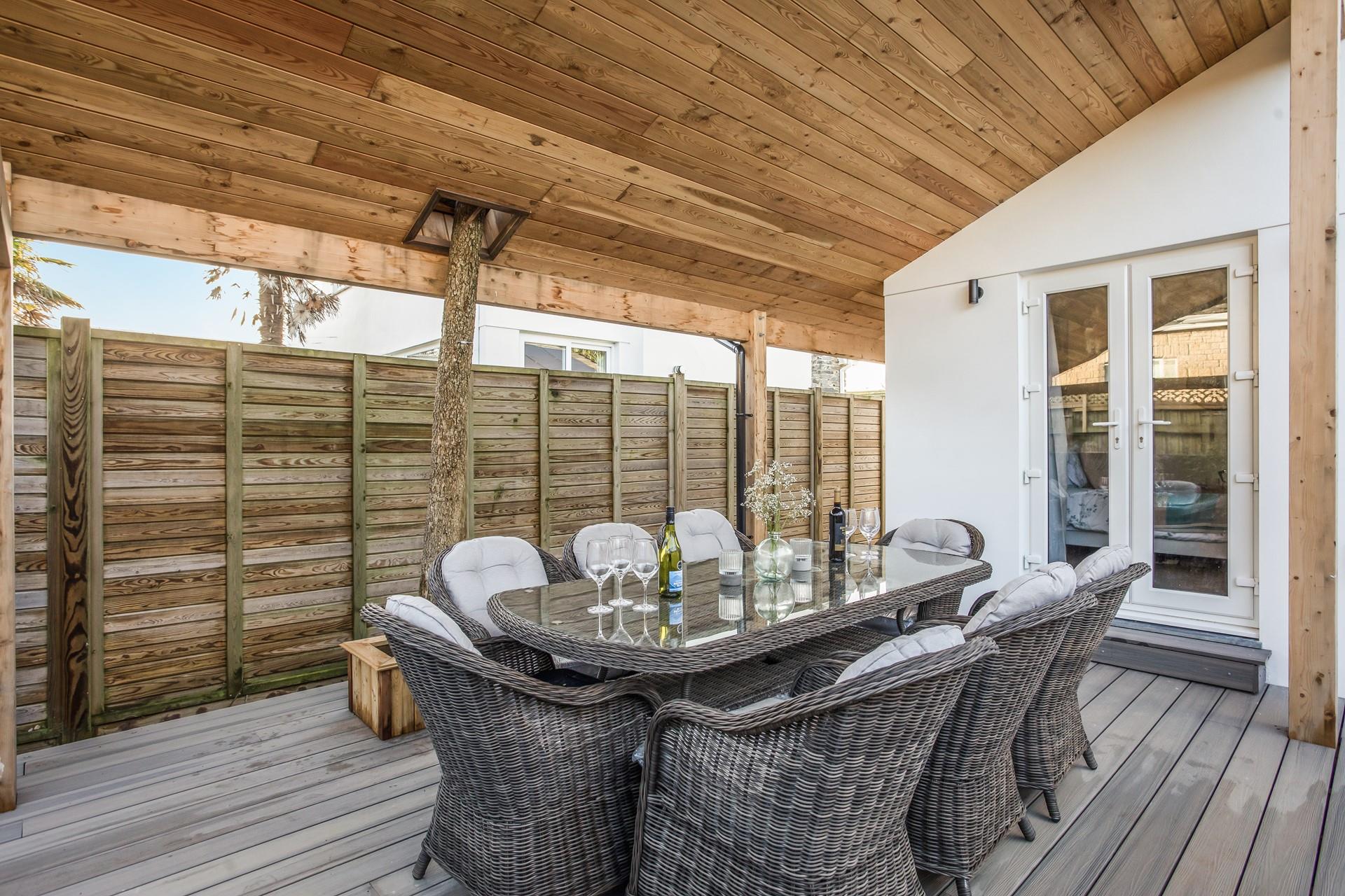 Sit around the table and enjoy some al fresco dining as the sun comes down.