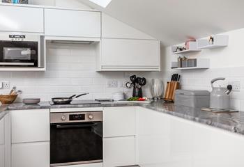 The white and grey style creates a stylish and luxurious look in the kitchen.