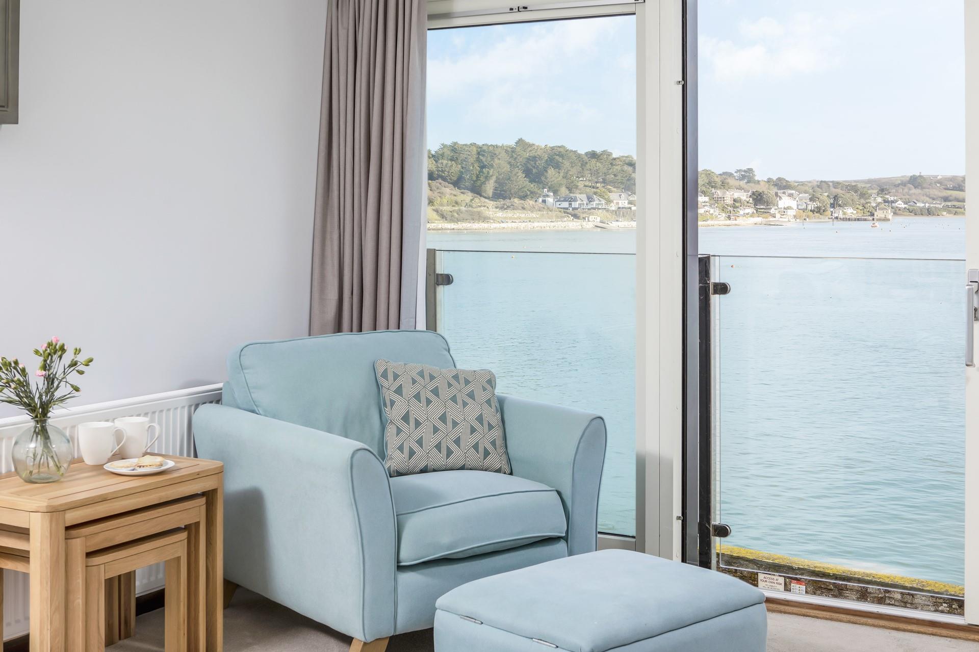 Open the patio doors and let the fresh breeze run through the apartment.