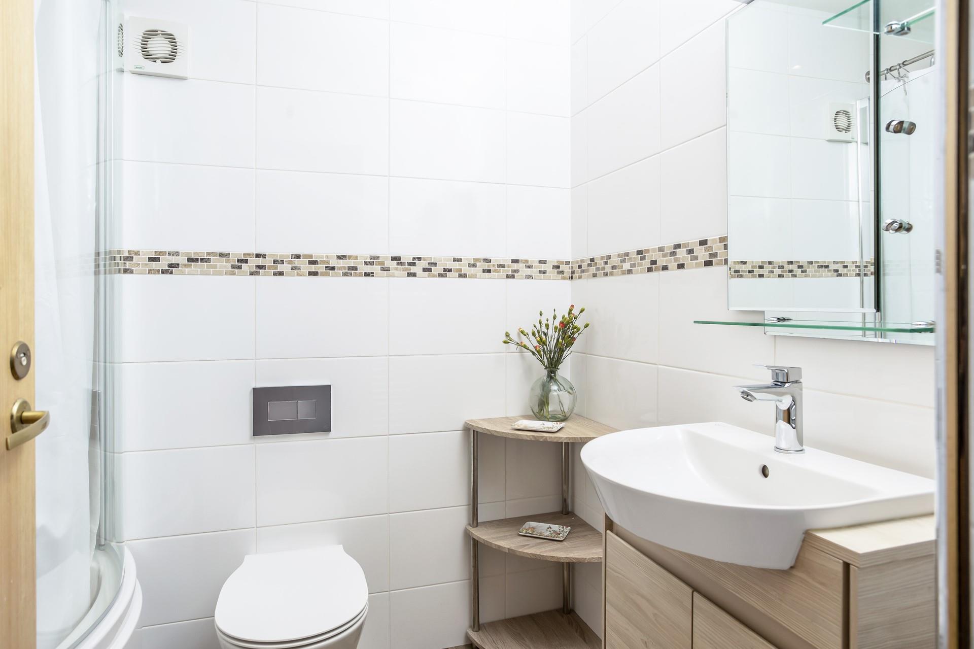 Wash off sandy toes in the shower after a day on Rock beach.