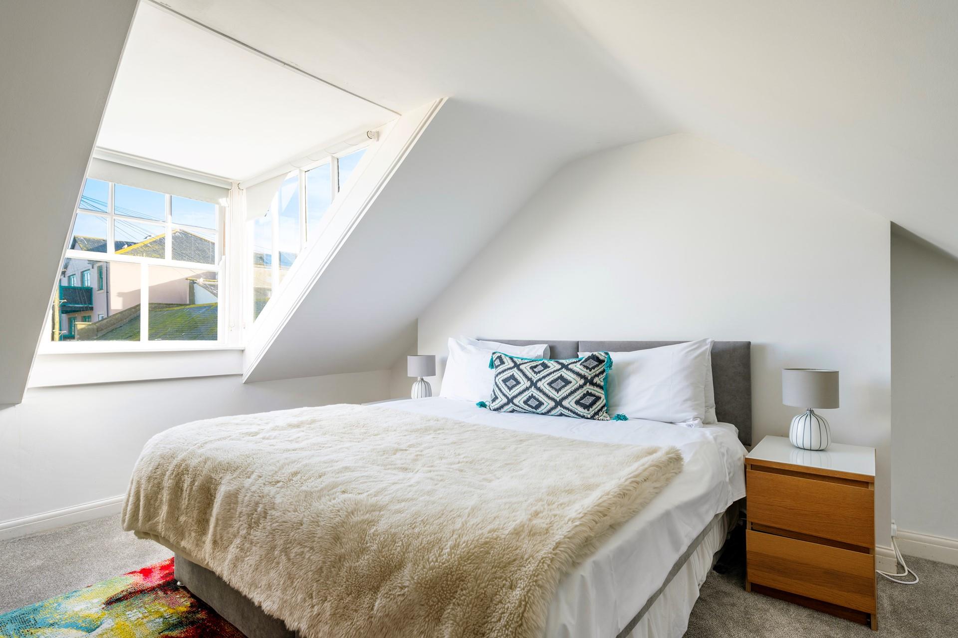 Relax on the soft sheets of the super king size bed and drift off for a dreamy night's sleep.