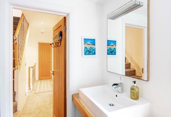 The bathroom is on the first floor, get ready for an evening out at a harbourside restaurant.