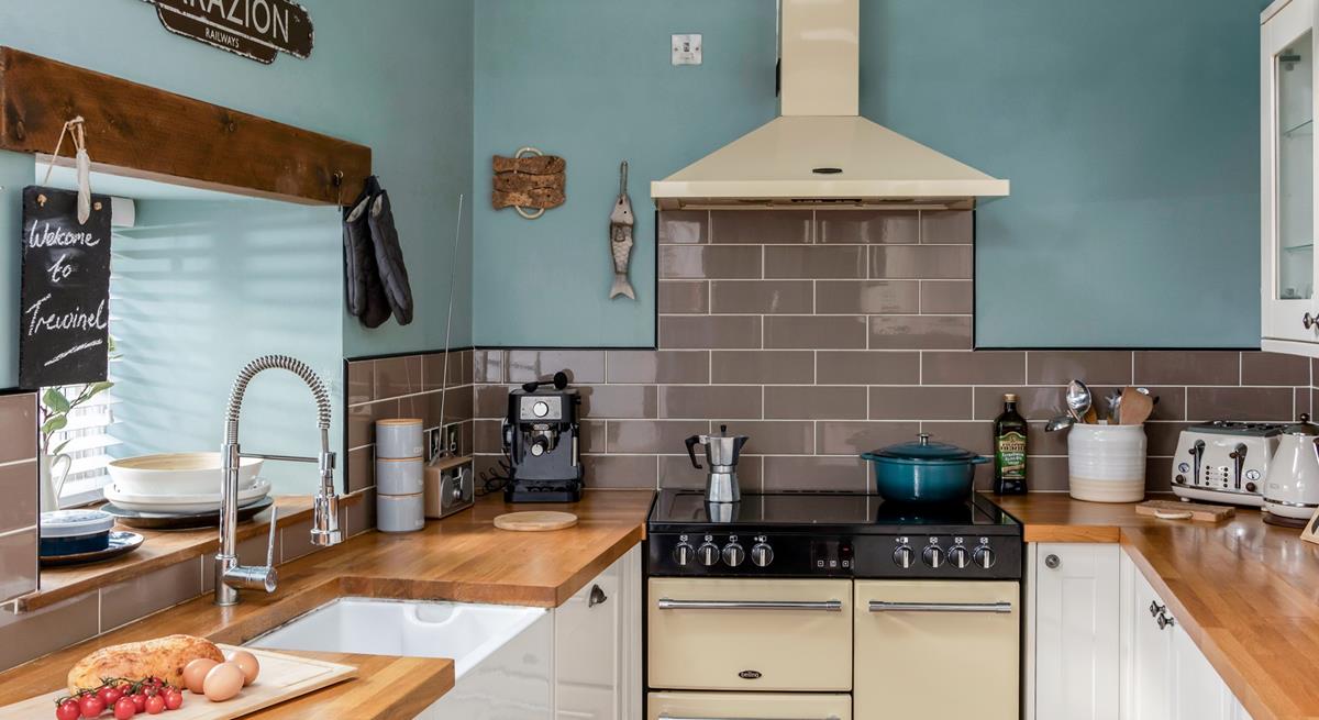 Let the chef of the family rustle up a feast in the fully equipped modern kitchen.