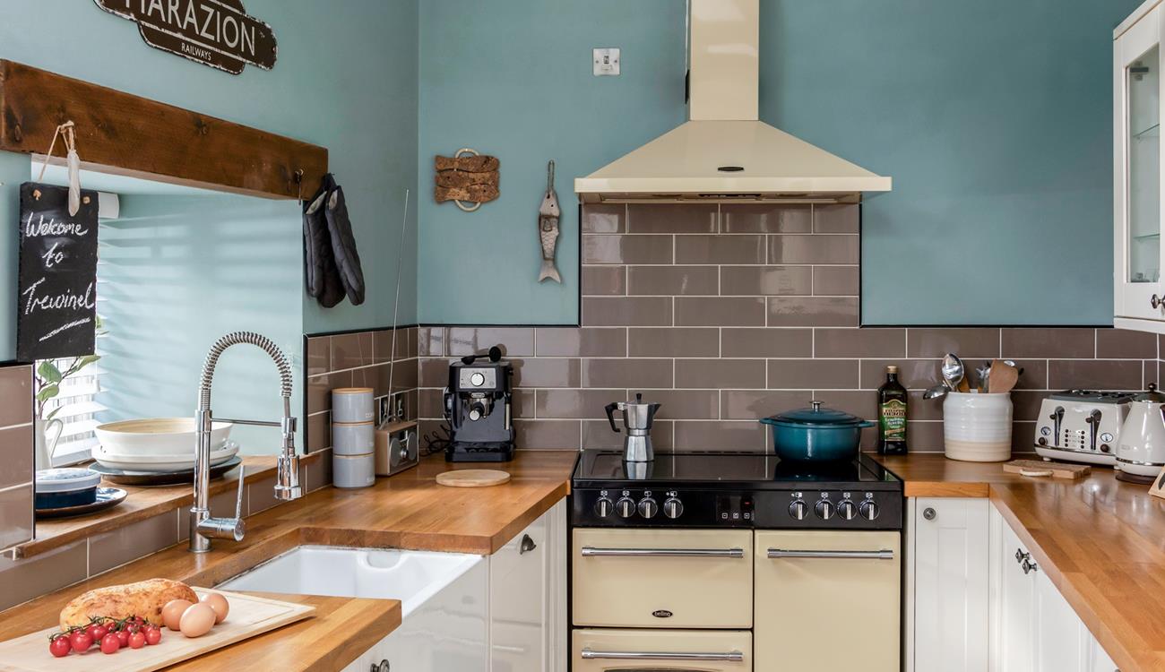 Let the chef of the family rustle up a feast in the fully equipped modern kitchen.