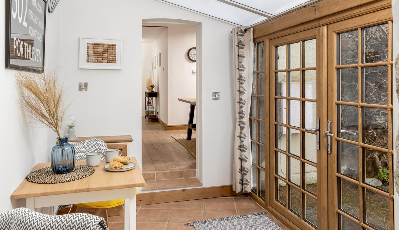 There is additional seating perfect for breakfast in the morning, and open the doors to listen to the morning birdsong.