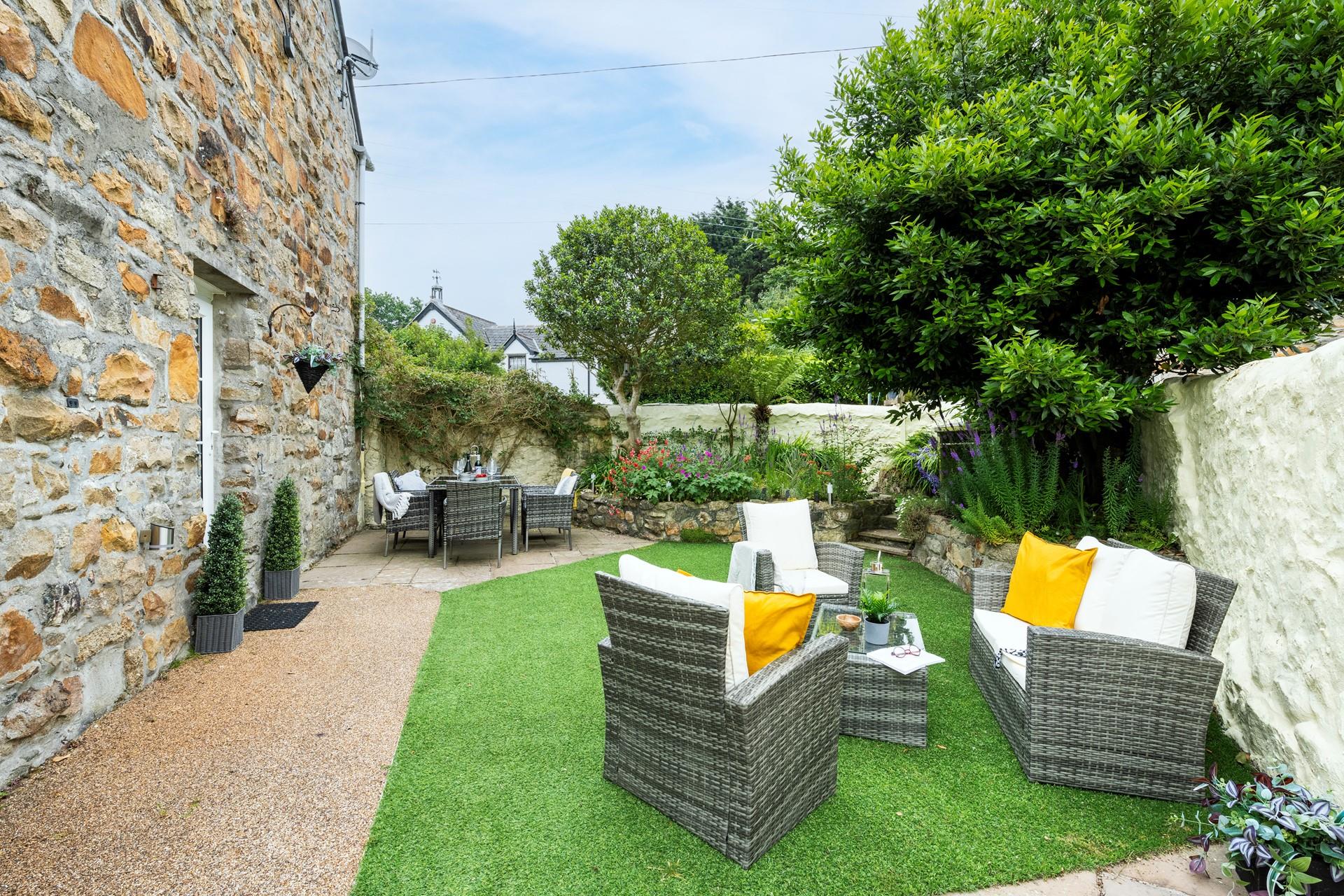 Enjoy an al fresco breakfast in the warm morning sunshine before heading to the beach.