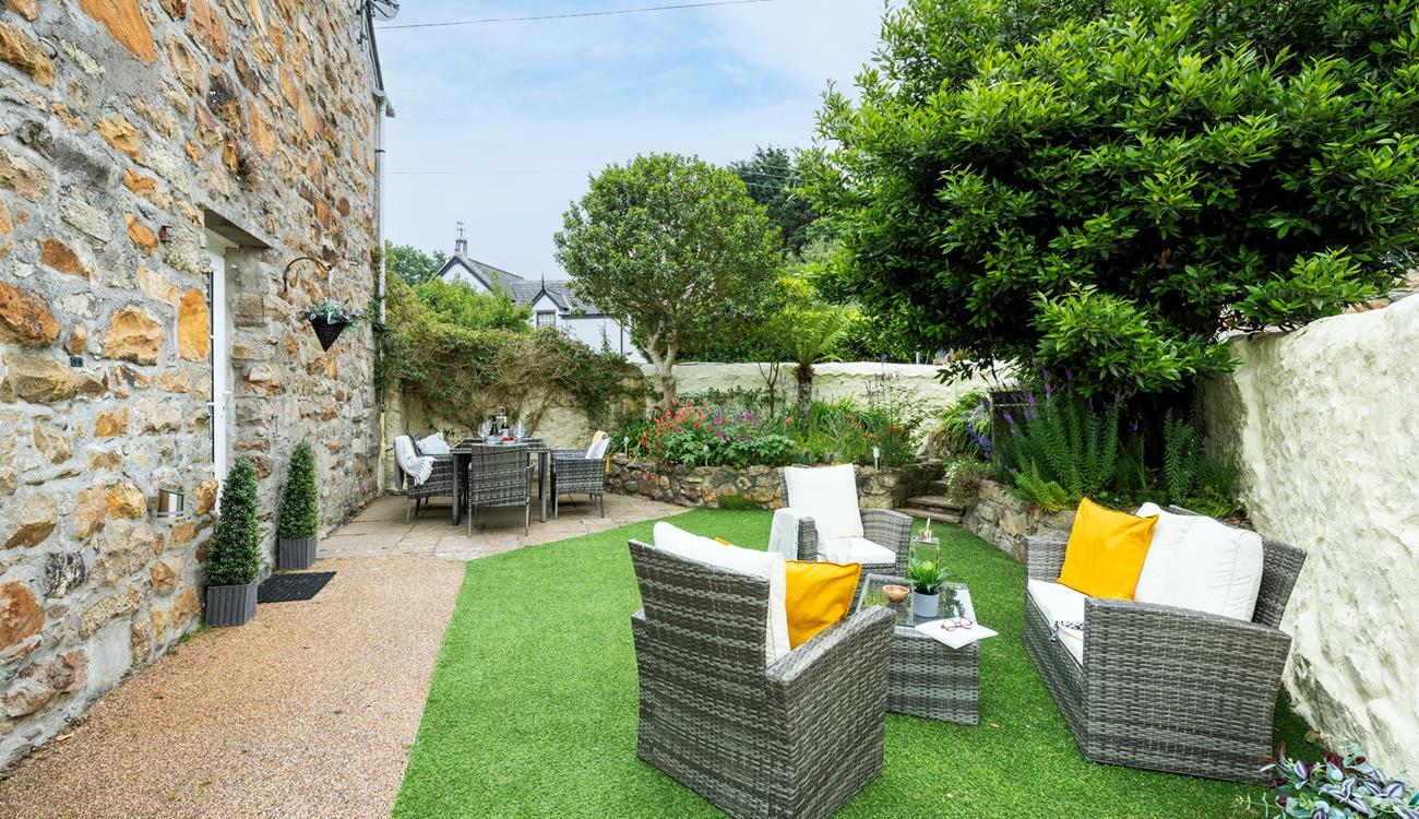 Enjoy an al fresco breakfast in the warm morning sunshine before heading to the beach.