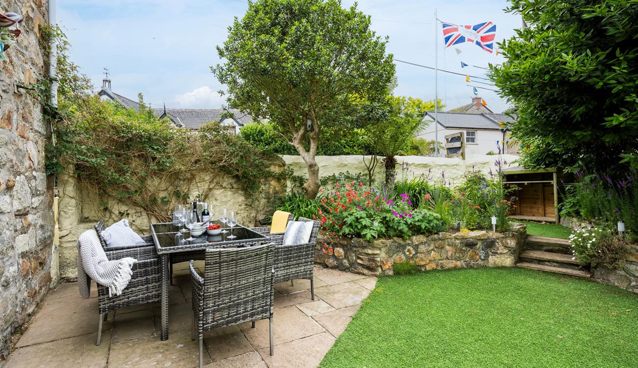 The enclosed garden is perfect for your furry friends to run in the sun.