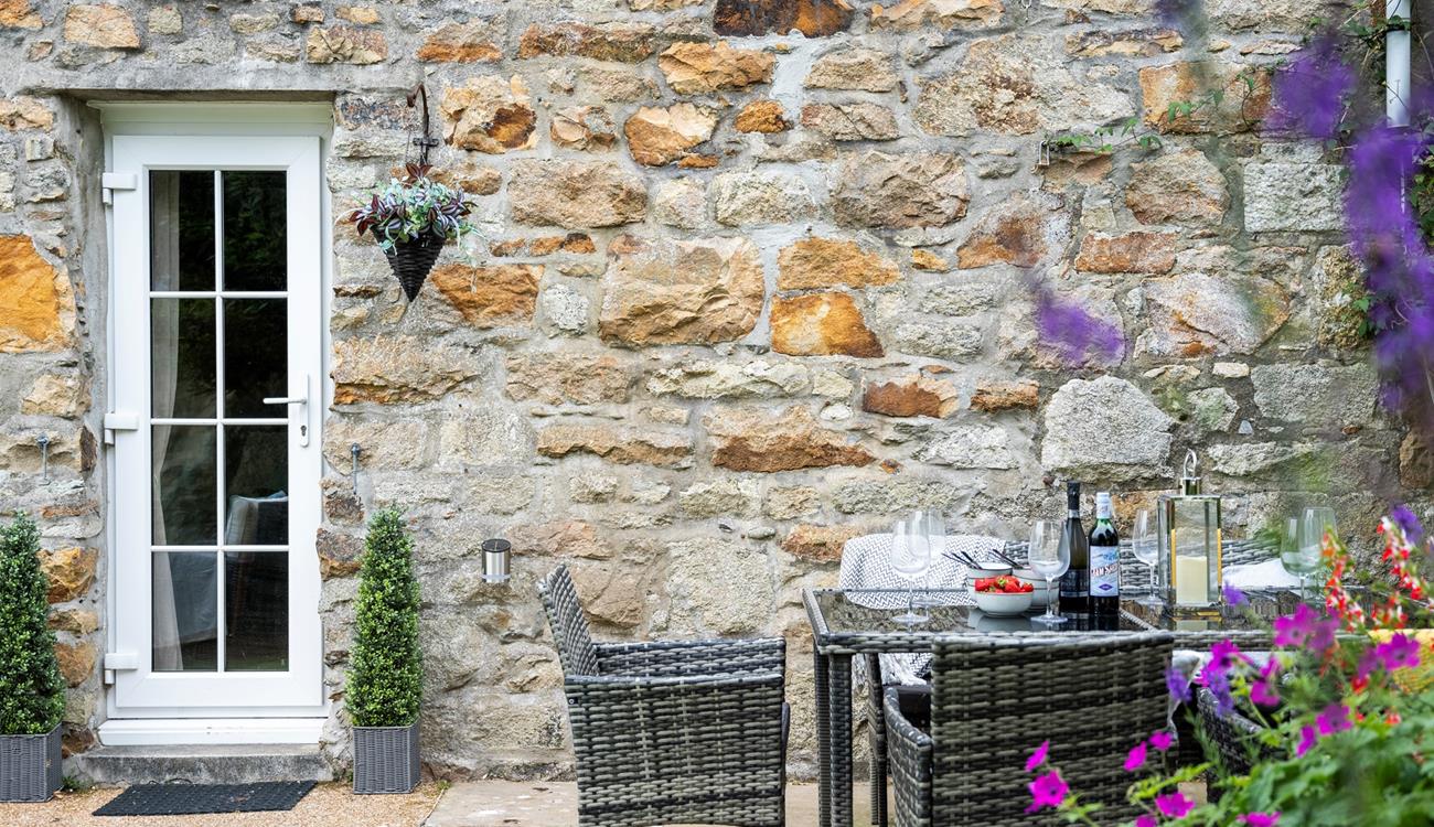 Take the dinner al fresco in the late afternoon summer sun.