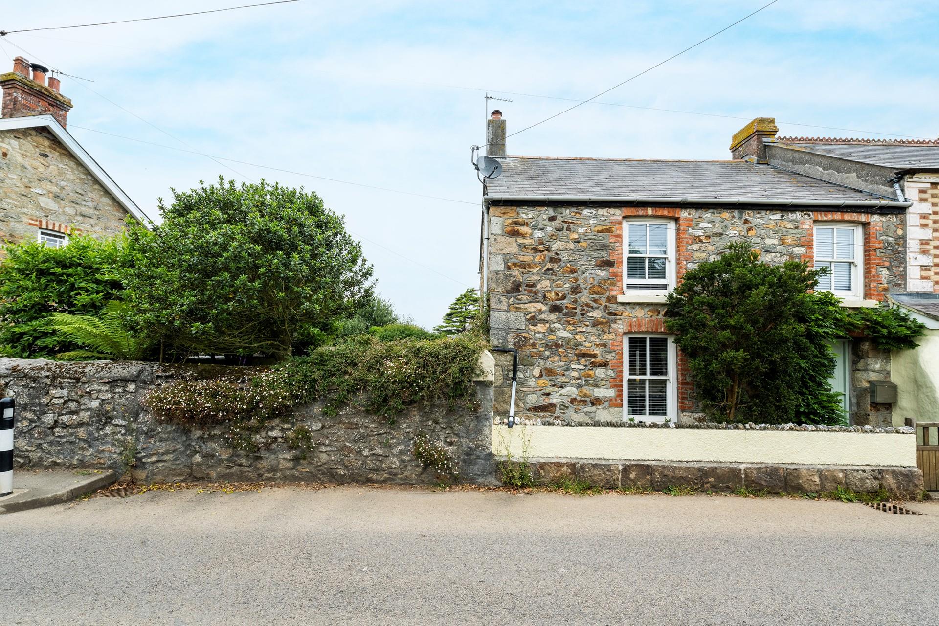 Trewinel is located in the lovely village of Goldsithney, near Marazion.